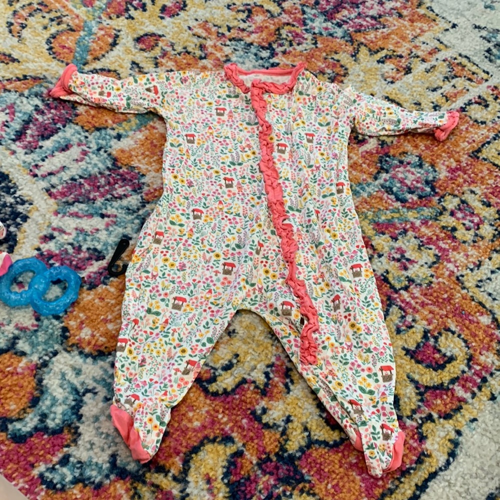 Magnetic me ruffle footie